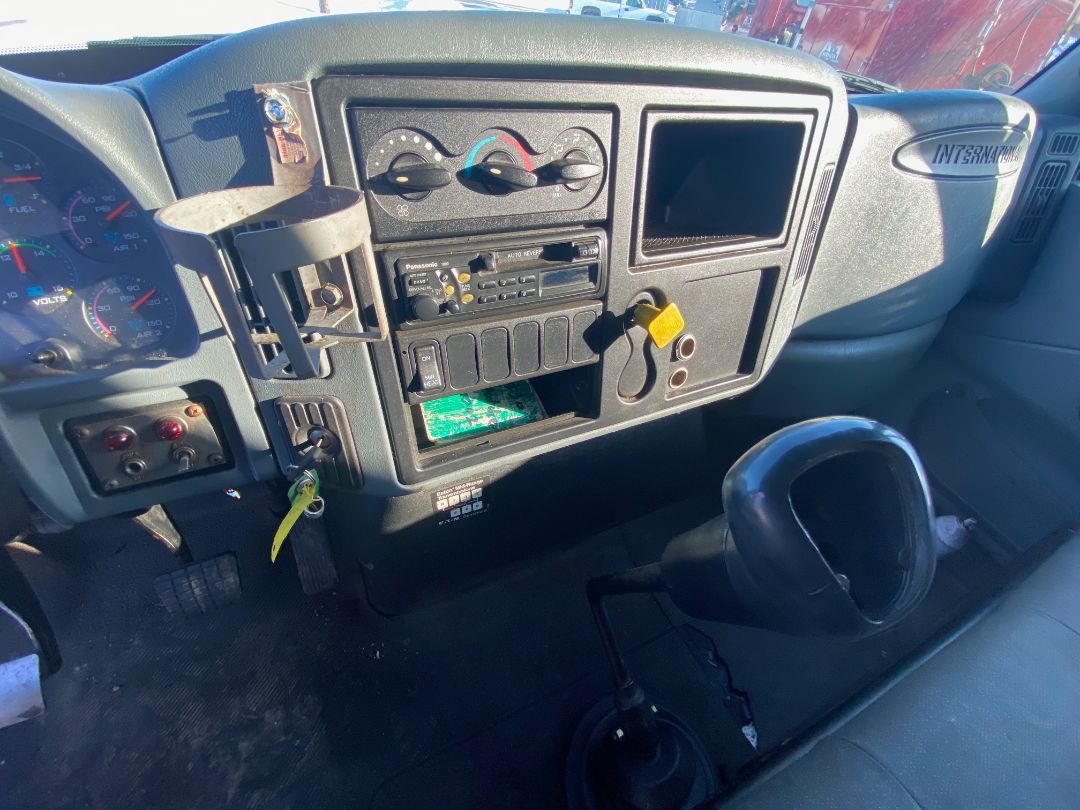 2002 INTERNATIONAL 4300 - Image 11